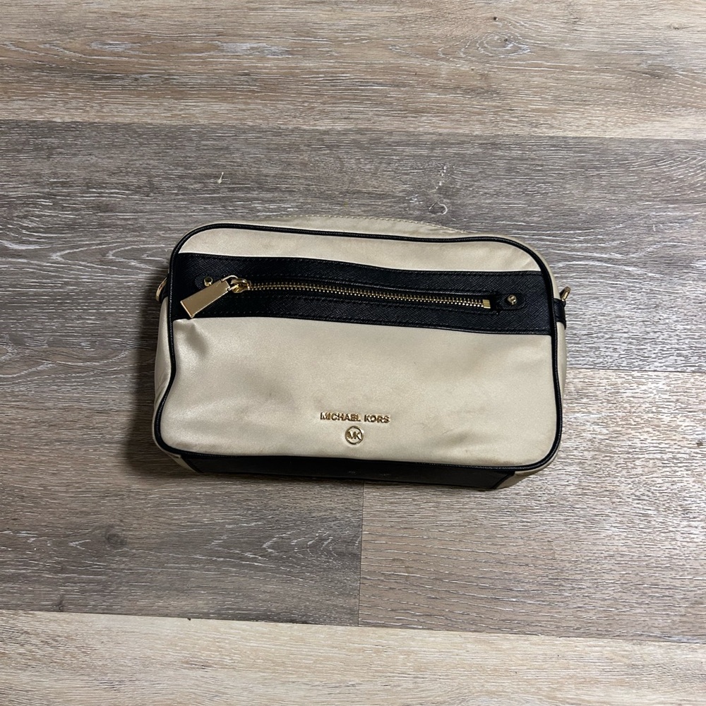 Michael Kors
Cross body